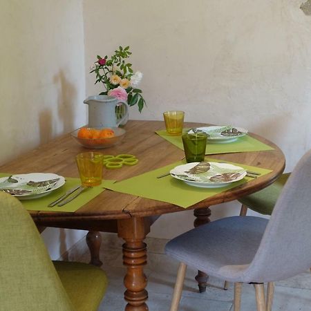 Gite Des Quatre Chemins La Vineuse Esterno foto
