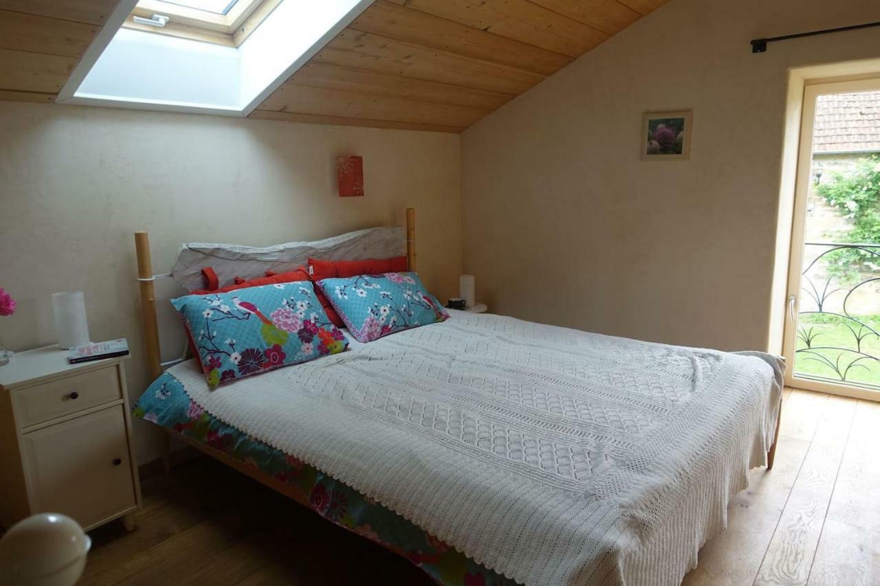 Gite Des Quatre Chemins La Vineuse Esterno foto