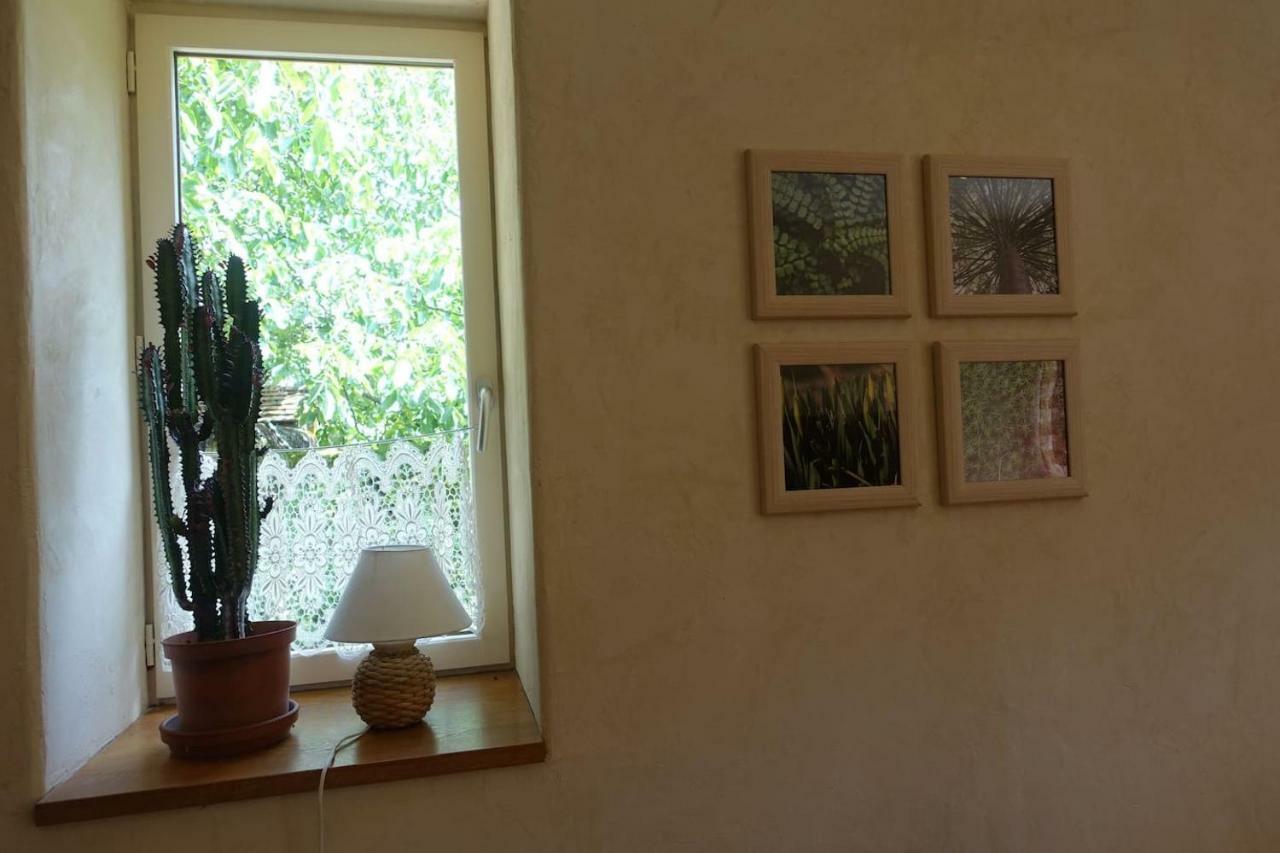 Gite Des Quatre Chemins La Vineuse Esterno foto