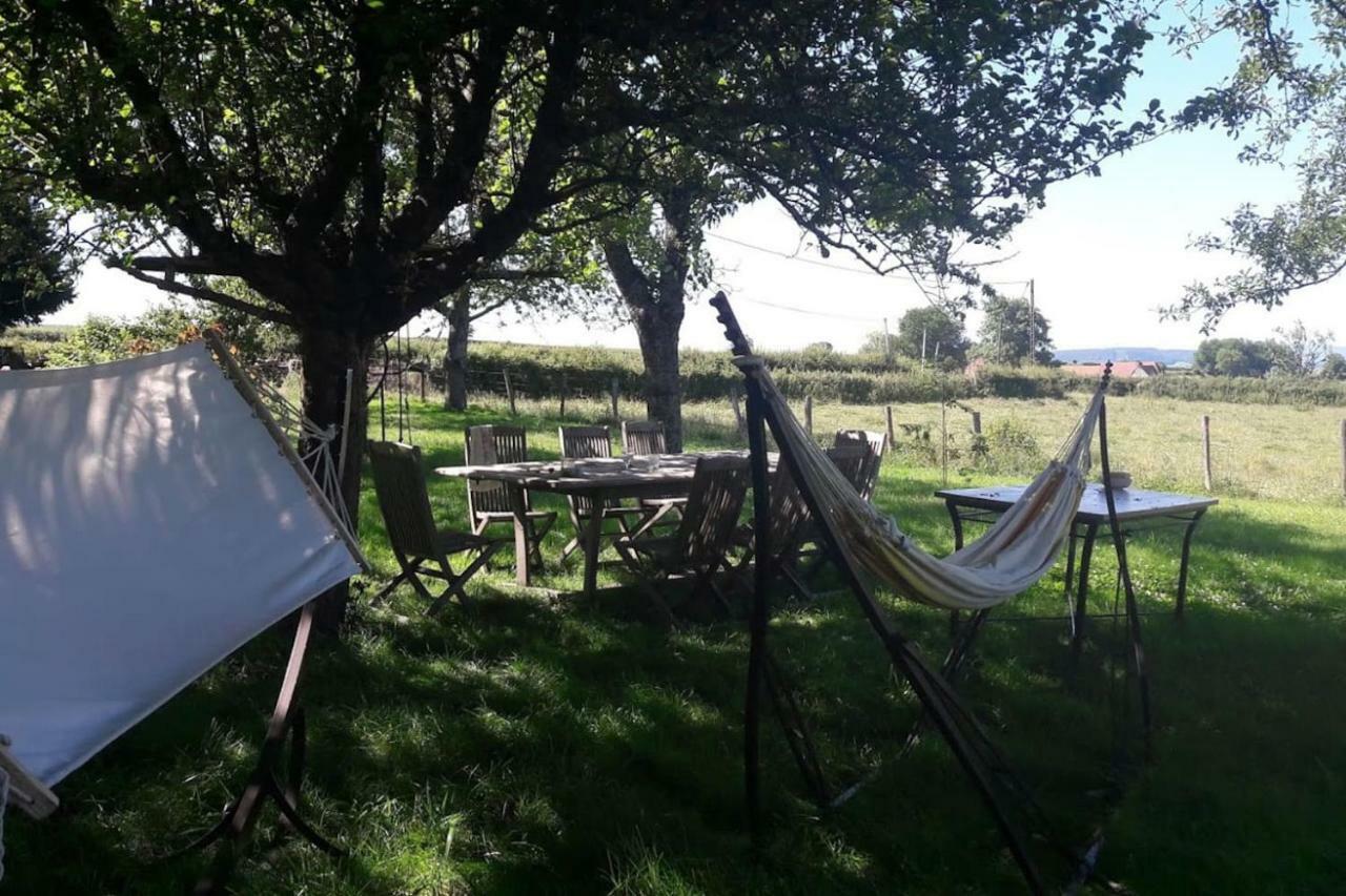 Gite Des Quatre Chemins La Vineuse Esterno foto