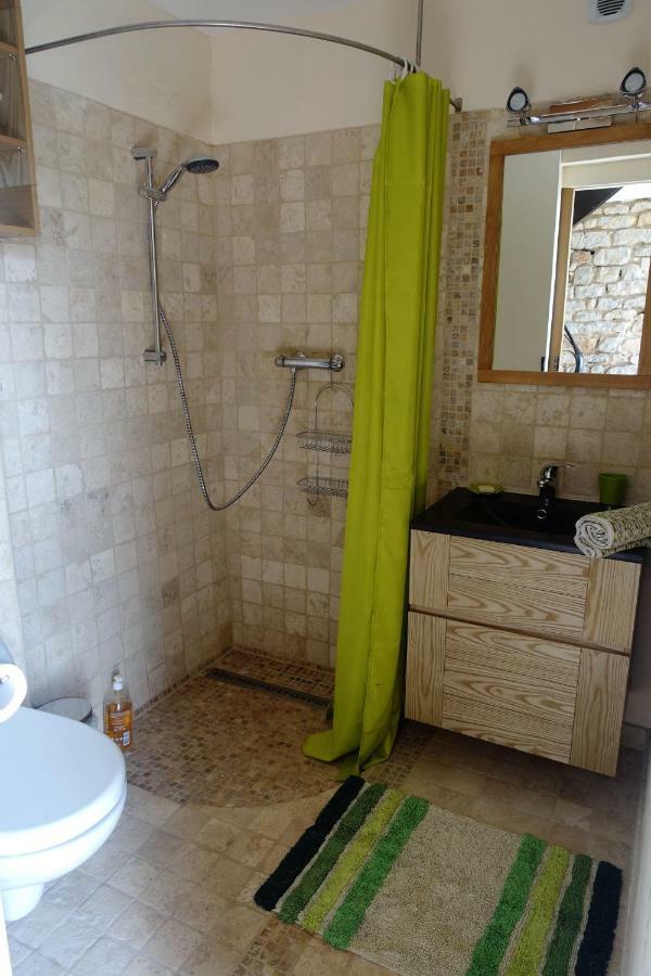 Gite Des Quatre Chemins La Vineuse Esterno foto