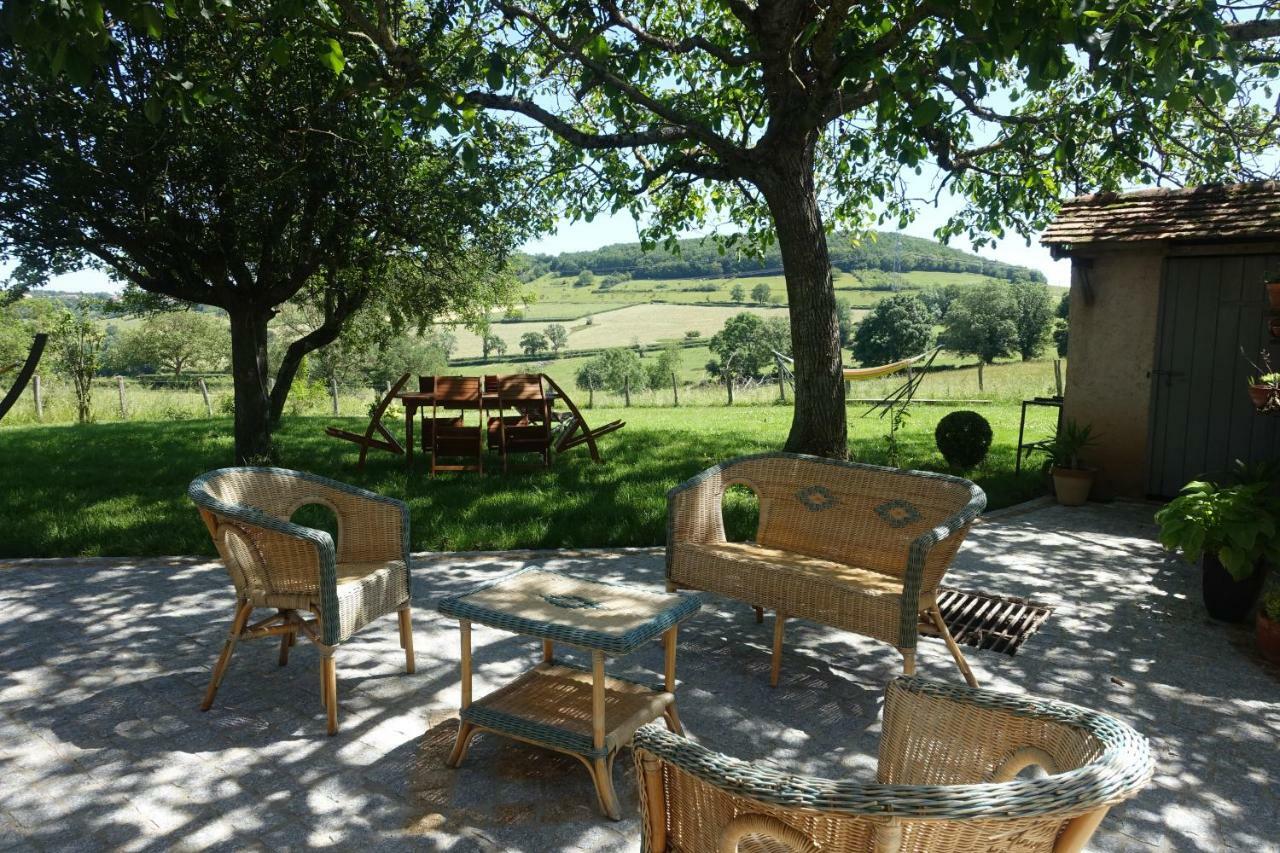 Gite Des Quatre Chemins La Vineuse Esterno foto