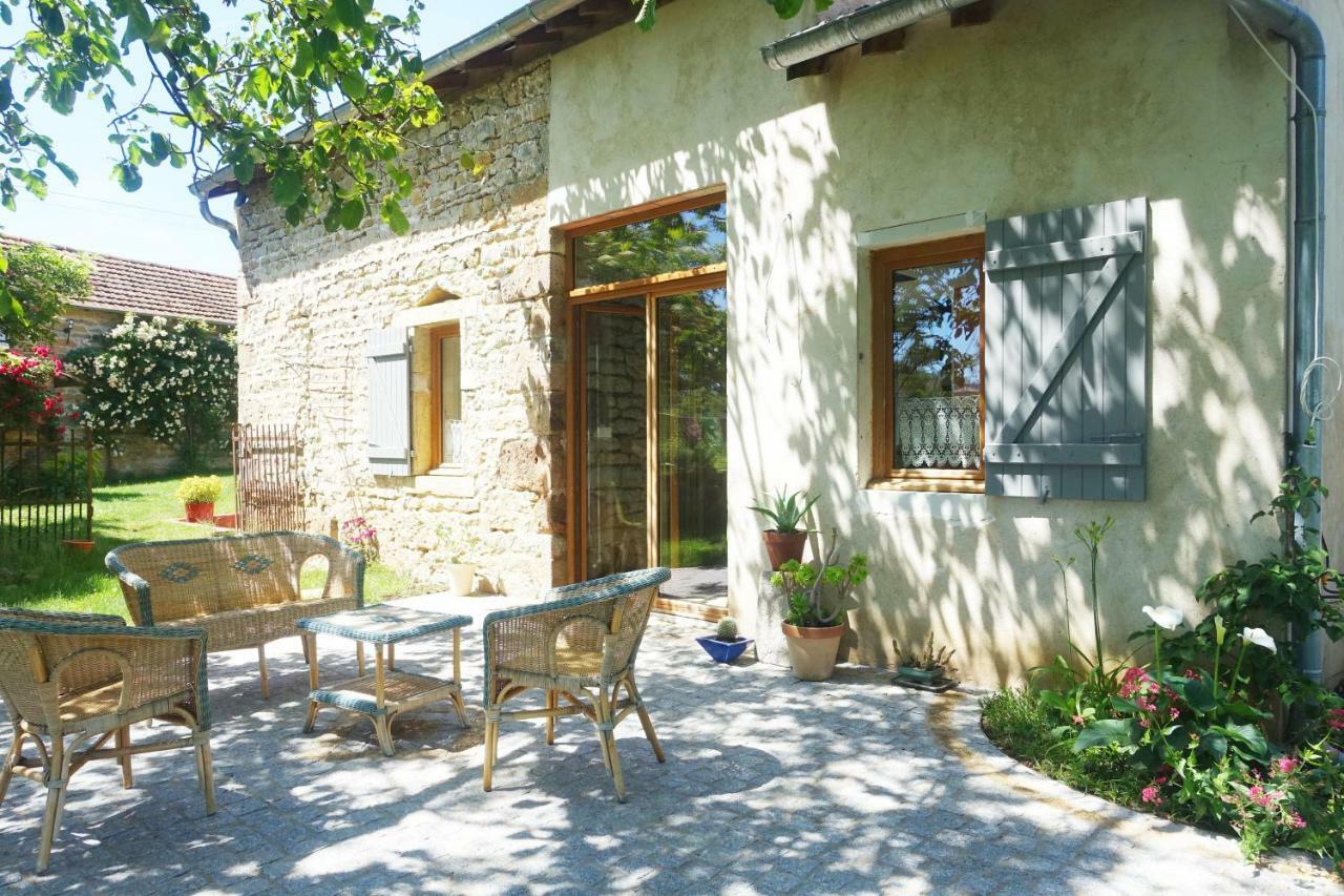 Gite Des Quatre Chemins La Vineuse Esterno foto